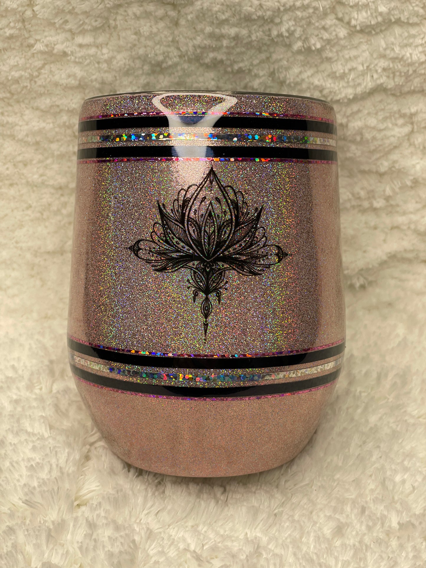 Holographic wine tumbler