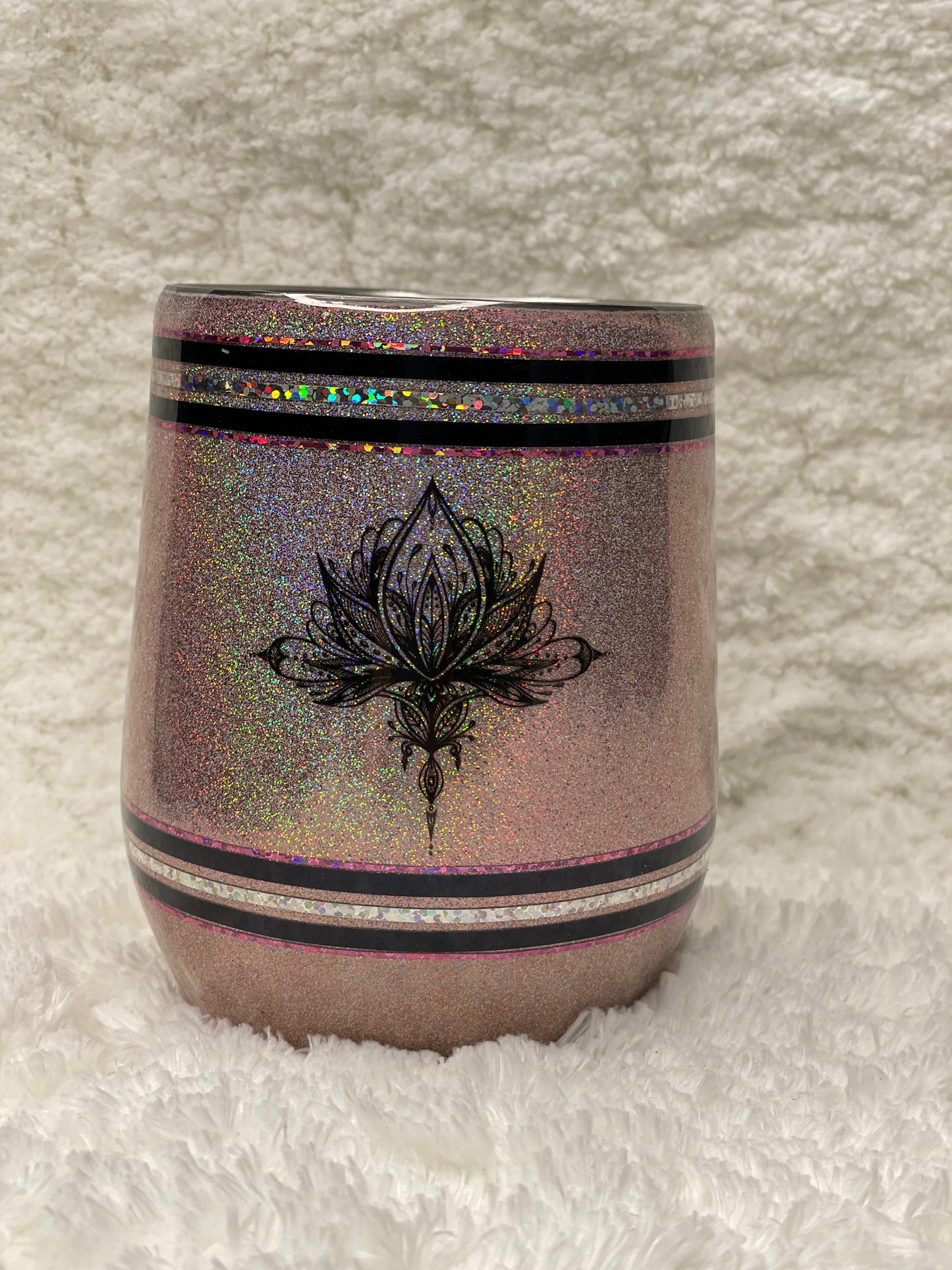 Holographic wine tumbler